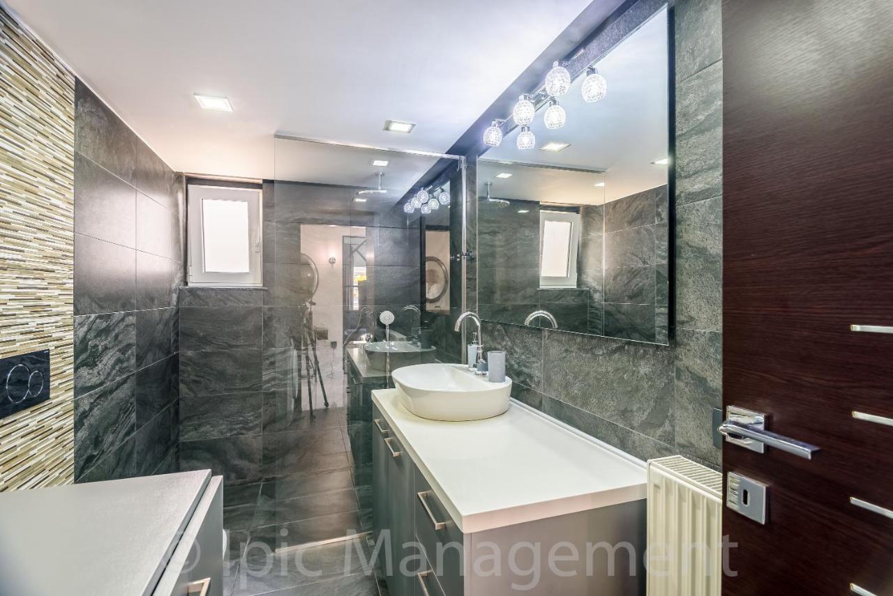 City Center Apartment With Rooftop Swimming Pool Ханья Экстерьер фото